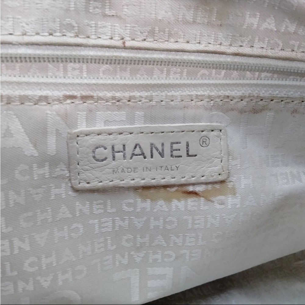 Chanel White Quilted Shoulder Bag with COA - has stains - Picture 8 of 10